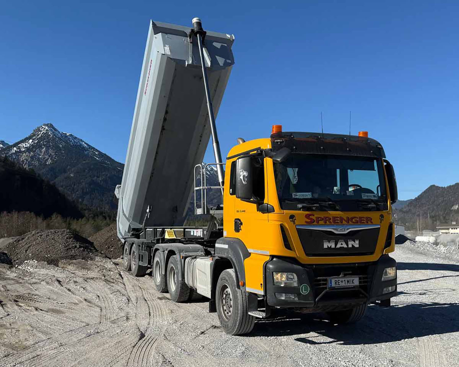 LKW 3-Achser mit Wechselsystem (Asphaltmulde & Kippsattelanhänger) gallery